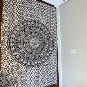 Large cotton b&w wall tapestry ✨super cute✨